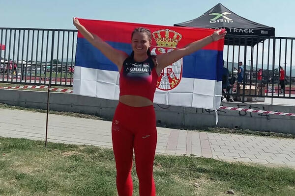 BERE MALINE I BALIRA SENO DOK REĐA SPORTSKE USPEHE: Anđela (17) iz sela Družetići se sprema da POKORI EVROPU (FOTO)