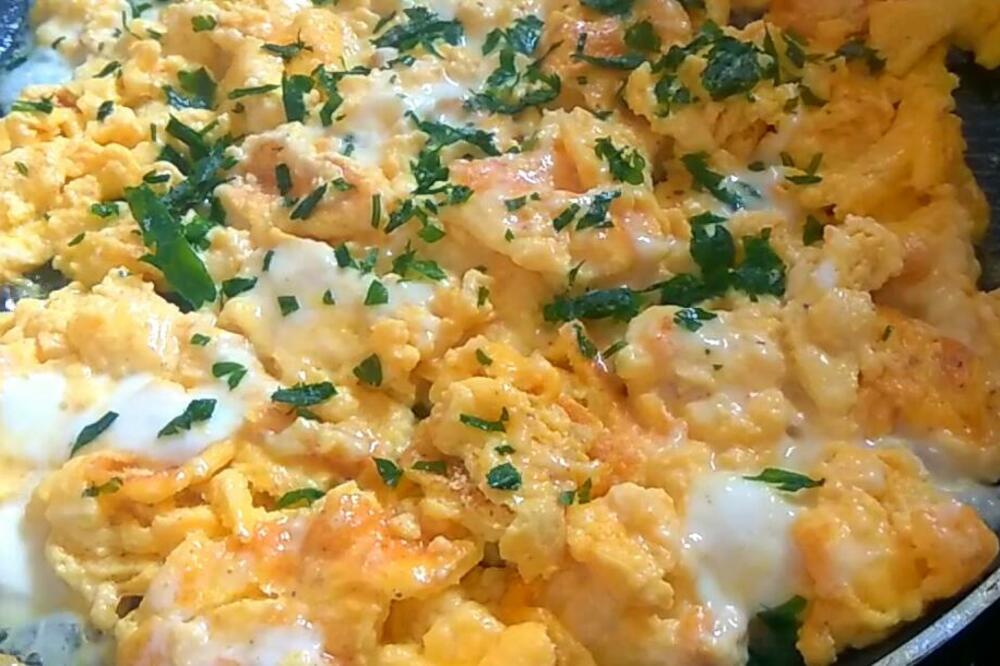 OD SADA ĆETE UVEK DODAVATI OVU NAMIRNICU KADA PRŽITE JAJA: U kombinaciji su prava BOBMA za ORGANIZAM