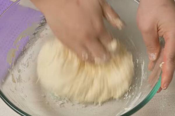 Originalni recept za langoš: Mađarice u testo dodaju 1 sastojak zbog kog je mekan kao duša i nimalo mastan