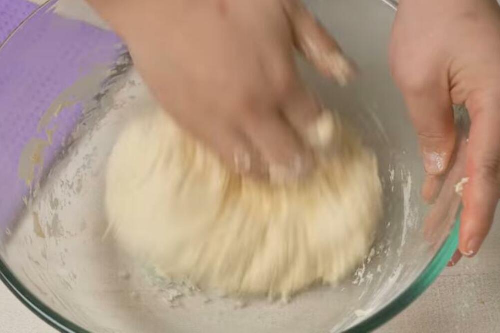 Originalni recept za langoš: Mađarice u testo dodaju 1 sastojak zbog kog je mekan kao duša i nimalo mastan