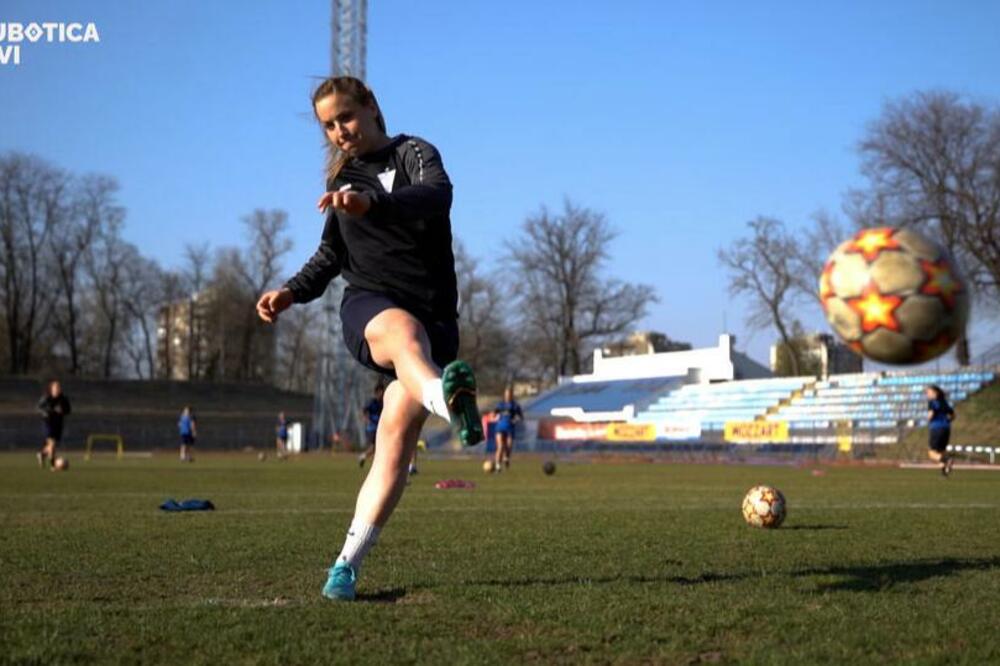 "FUDBAL JE ZA DEVOJČICE": Klub iz Subotice šalje jasnu poruku i inspiriše decu širom sveta! (FOTO)