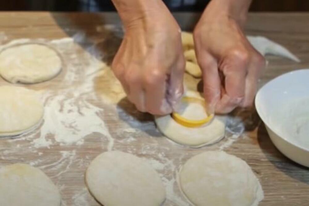 AMERIČKE KROFNICE ĆE VAS "KUPITI" ZAUVEK: Vrlo su VAZDUŠASTE, a po OVOME se razlikuju od naših (RECEPT)