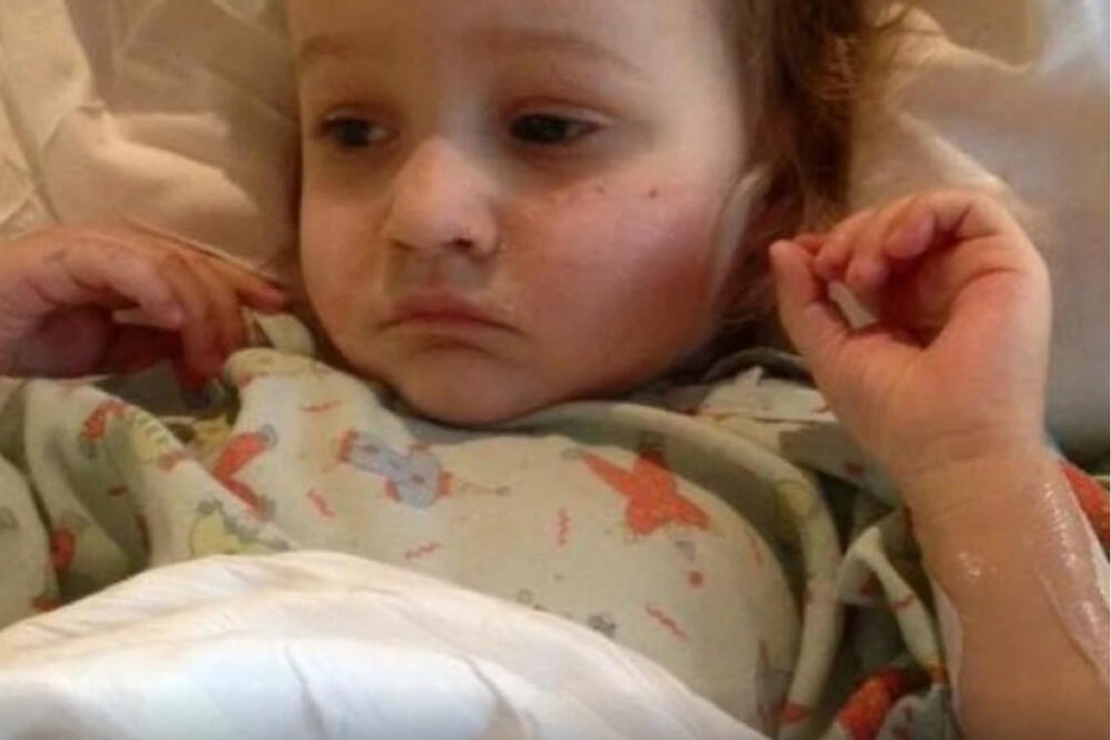 DEVOJČICA (2) UŠLA U KUHINJU I PROGUTALA OVO: Par sati kasnije BORILI JOJ SE ZA ŽIVOT (FOTO)