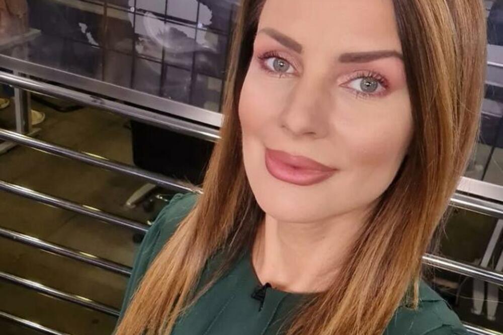 DA LI SU OVO NAJBOLJE NOGE U SRBIJI? Muškarci ODLEPILI za voditeljkom Pinka, MINIĆ doveo do TRANSA, BAŠ JE DOBRA