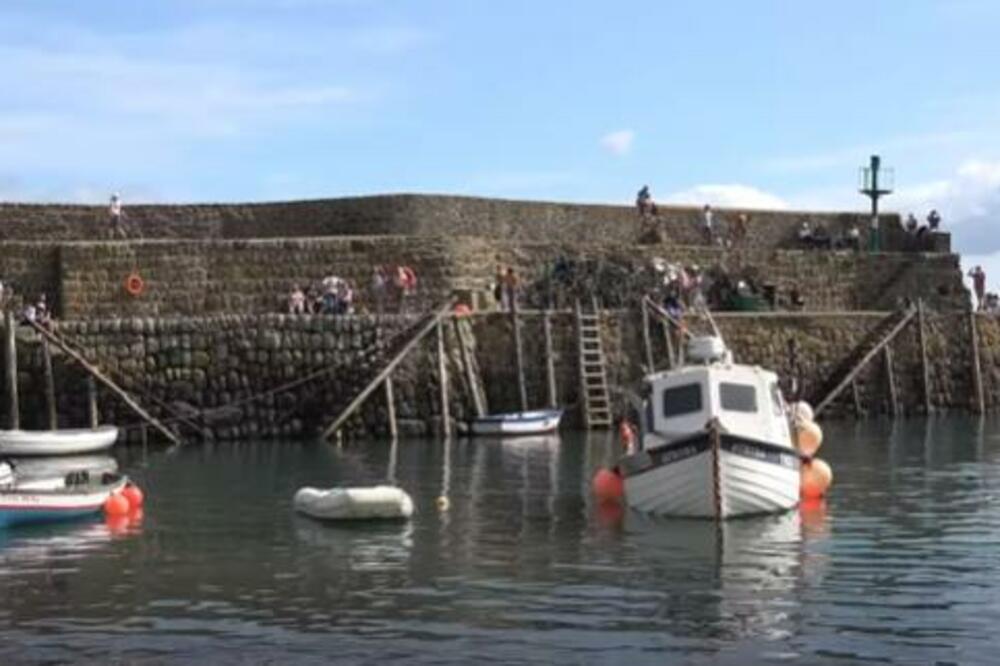 ŠARMANTAN KLOVELI JE JEDINO SELO U PRIVATNOM VLASNIŠTVU! Nalazi se u ENGLESKOJ i morate ga POSETITI prvom PRILIKOM