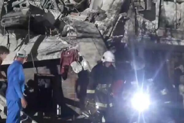 RUSKI PROJEKTIL POGODIO STAMBENU ZGRADU U ODESI? Na desetine ranjenih, ima i POGINULIH! (VIDEO)
