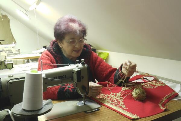 GASTARBAJTERI NE PITAJU KOLIKO KOŠTA! Ono što Savići sašiju obiđe planetu, NEMA BOLJEG SUVENIRA IZ SRBIJE (FOTO)