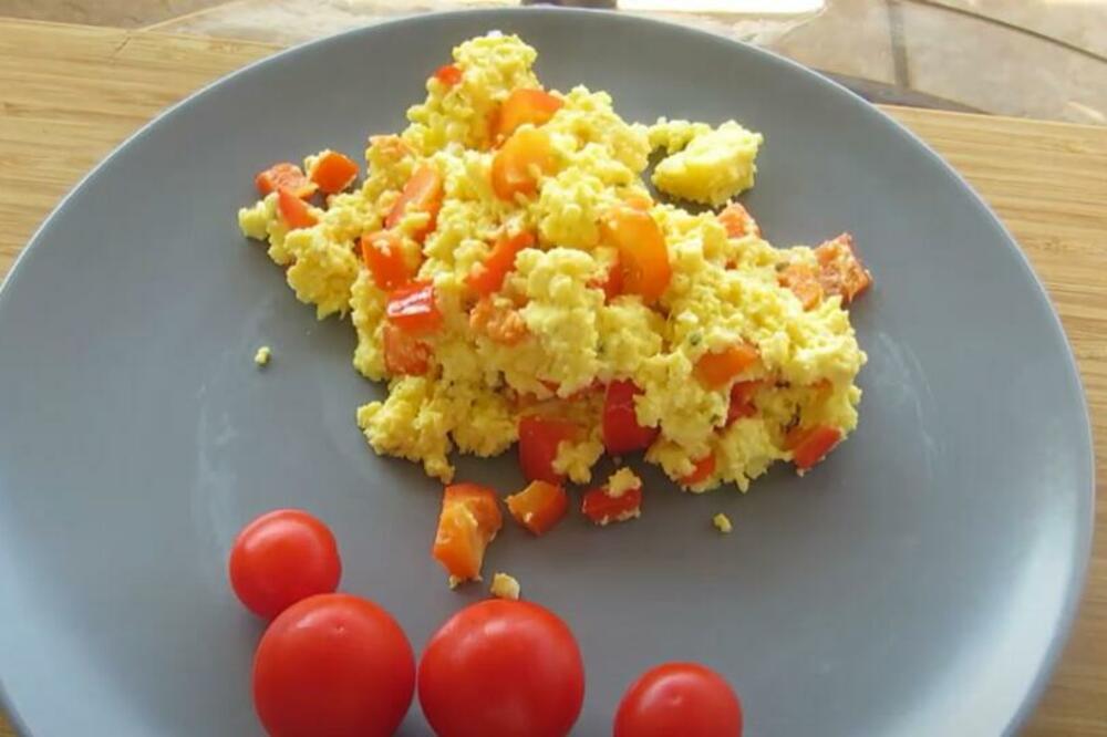 SRBI, ZA OVAJ DORUČAK VAM TREBA SAMO 5 MINUTA: Kajgana sa OVIM dodacima je VITAMINSKA BOMBA za ORGANIZAM (RECEPT)