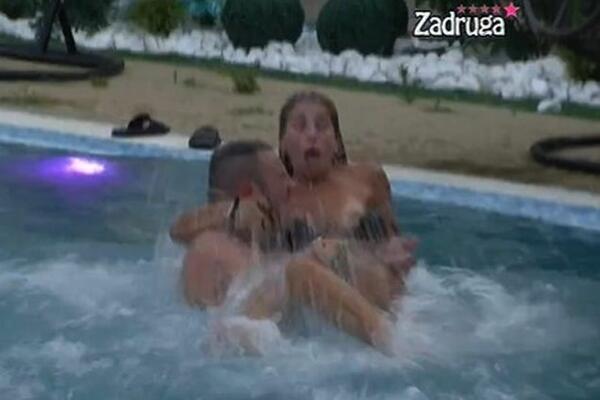 NAJJEZIVIJE ZLOSTAVLJANJE U ISTORIJI RIJALITIJA: Potapao je u VODU dok se ona GUŠILA, a onda je i ŽESTOKO PONIZIO!