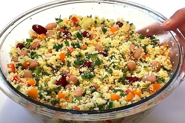 ZA 300 DINARA NAPRAVITE OBROK SA NAJZDRAVIJOM NAMIRNICOM: Letnja salata koju možete da jedete i NA DIJETI (RECEPT)