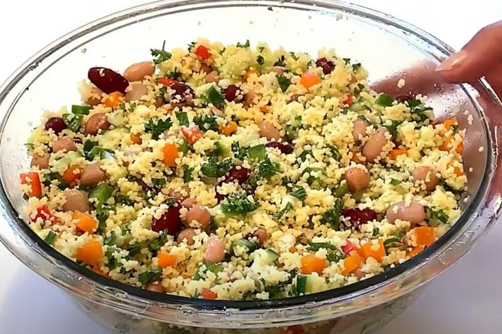 ZA 300 DINARA NAPRAVITE OBROK SA NAJZDRAVIJOM NAMIRNICOM: Letnja salata koju možete da jedete i NA DIJETI (RECEPT)