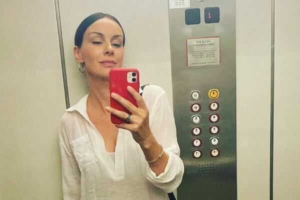 ISPLIVALA VRUĆA FOTKA SLOBODE MIĆALOVIĆ: Po prvi put u MINIĆU zbog kog su MUŠKARCI POLUDELI, jedan deo se ZUMIRA!