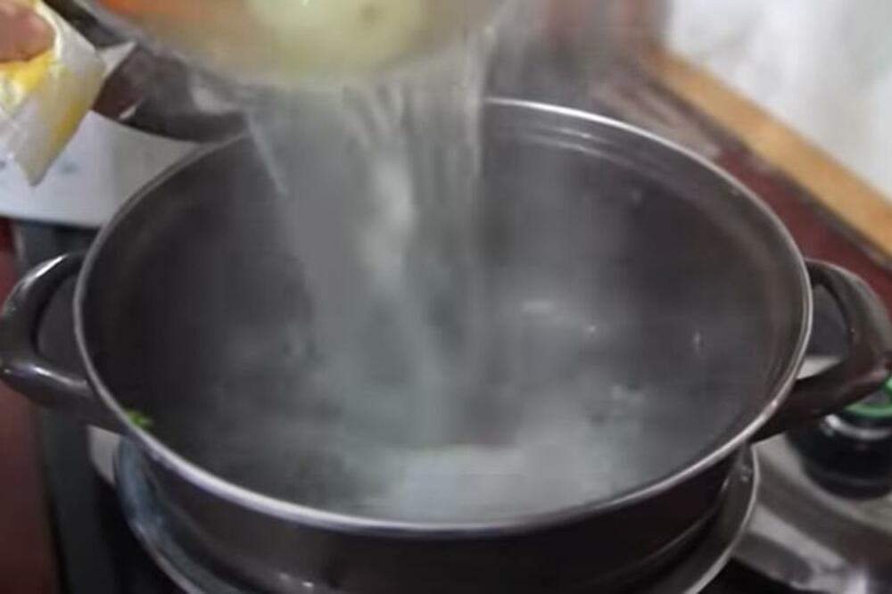 U JUGOSLAVIJI OVO JELO JE BILO BROJ 1 NA STOLU: Danas se ne JEDE ČESTO, a nema Srbina koji bi OVOME ODOLEO (RECEPT)