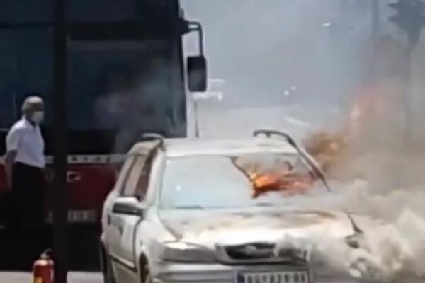 ZAPALIO SE AUTOMOBIL NA TOŠINOM BUNARU: Dim KULJA na SVE STRANE, scena kao na FILMU! (VIDEO)