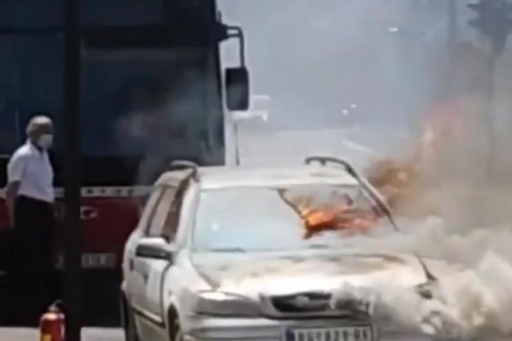 ZAPALIO SE AUTOMOBIL NA TOŠINOM BUNARU: Dim KULJA na SVE STRANE, scena kao na FILMU! (VIDEO)
