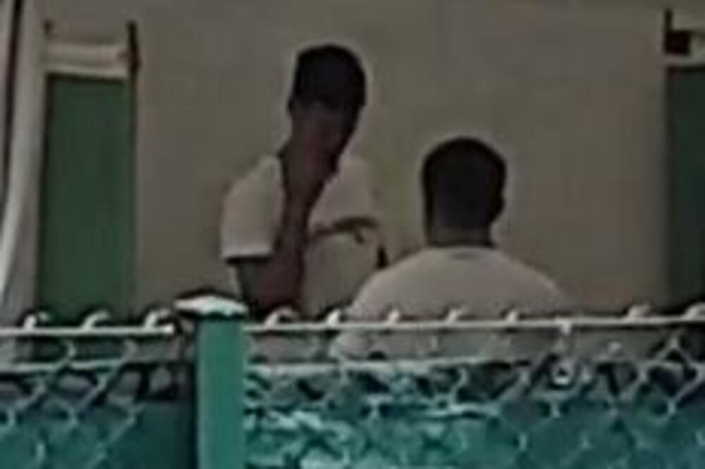 UPRAVO SE POJAVIO PAPARACO SNIMAK NOVAKA ĐOKOVIĆA: Gledajte samo ŠTA RADI, ISPLIVALO NA INTERNET! (VIDEO)