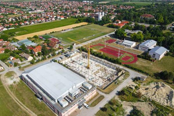 NAPREDUJE GRADNJA BAZENA U OKVIRU SPORTSKOG KOMPLEKSA U FUTOGU: Vučević obišao radove