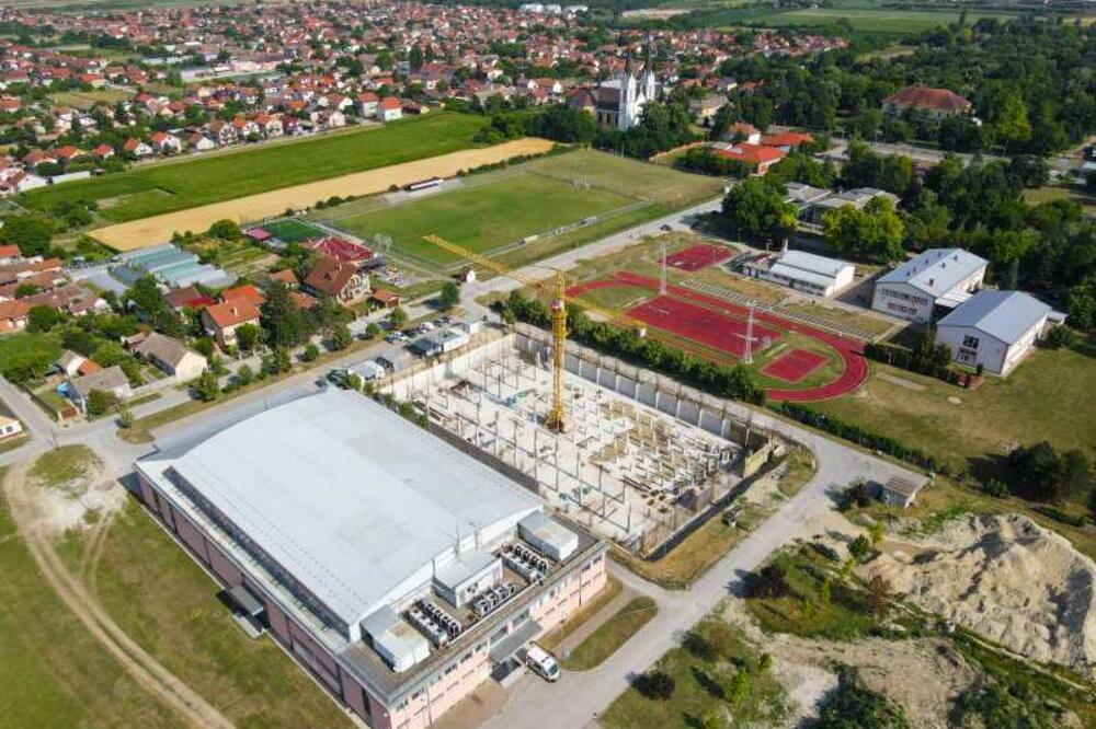 NAPREDUJE GRADNJA BAZENA U OKVIRU SPORTSKOG KOMPLEKSA U FUTOGU: Vučević obišao radove