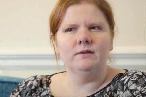 IMA MIRIS RIBE, NE POMAŽE JOJ NI KUPANJE: Ova žena ima redak POREMEĆAJ, sve počinje kada IZVRŠI NUŽDU (VIDEO)