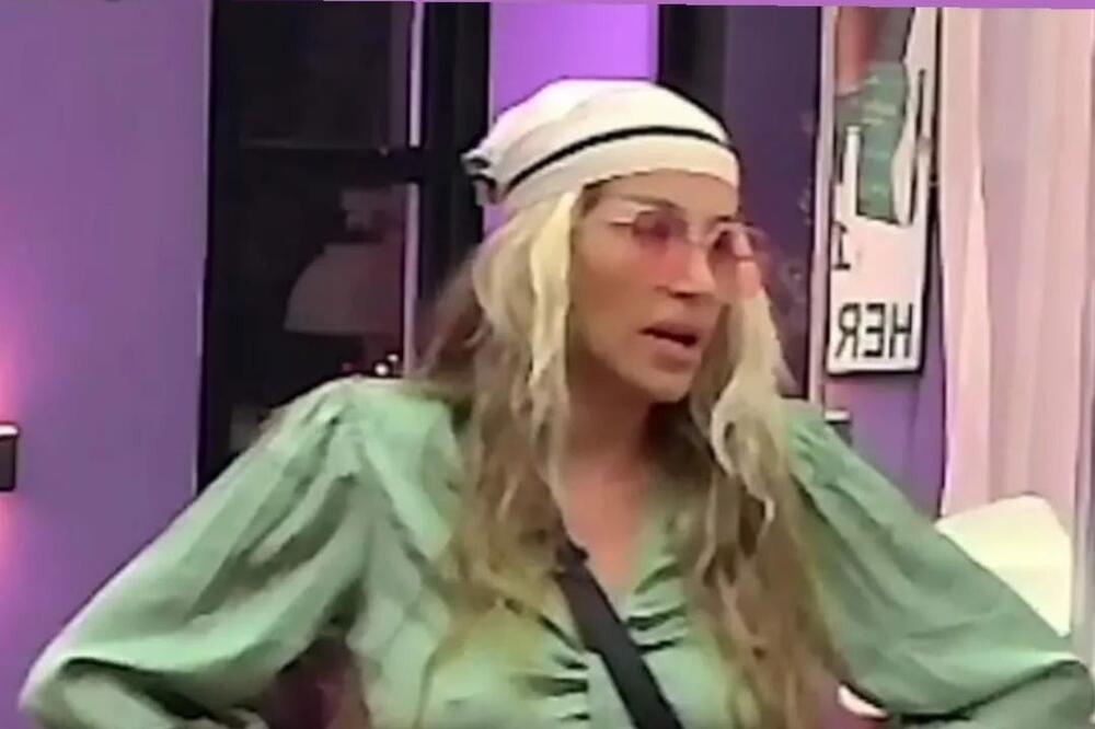 DA LI JE MOGUĆE DA JE OVO OBUKLA?! Dalilin "MODNI VRISAK" frapirao sve, ZAR ONA NE ZNA KAKO SE OVO NOSI?! (FOTO)