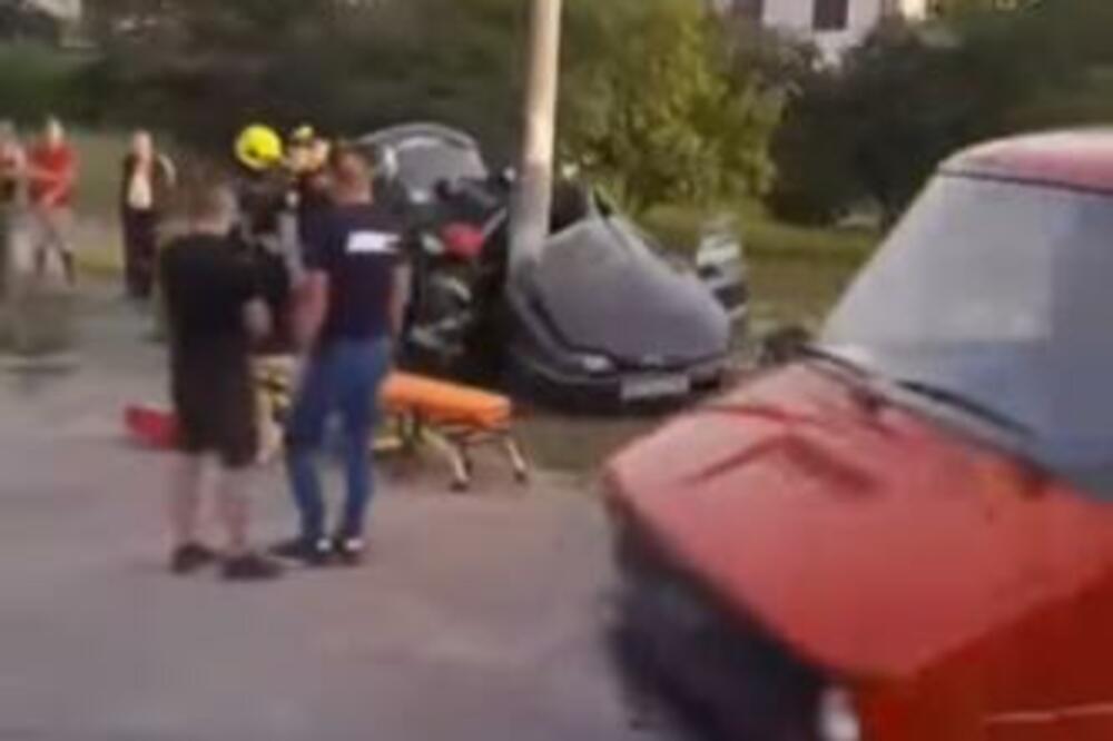TEŠKA NESREĆA KOD OBRENOVCA: Auto se ZAKUCAO u banderu, vatrogasci pokušavaju da dođu do povređenih (VIDEO)