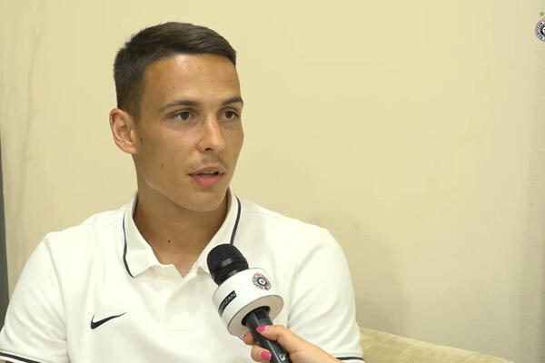 Kod kuće je najlepše: Marković presrećan - ZADUŽIO CRNO-BELU OPREMU!