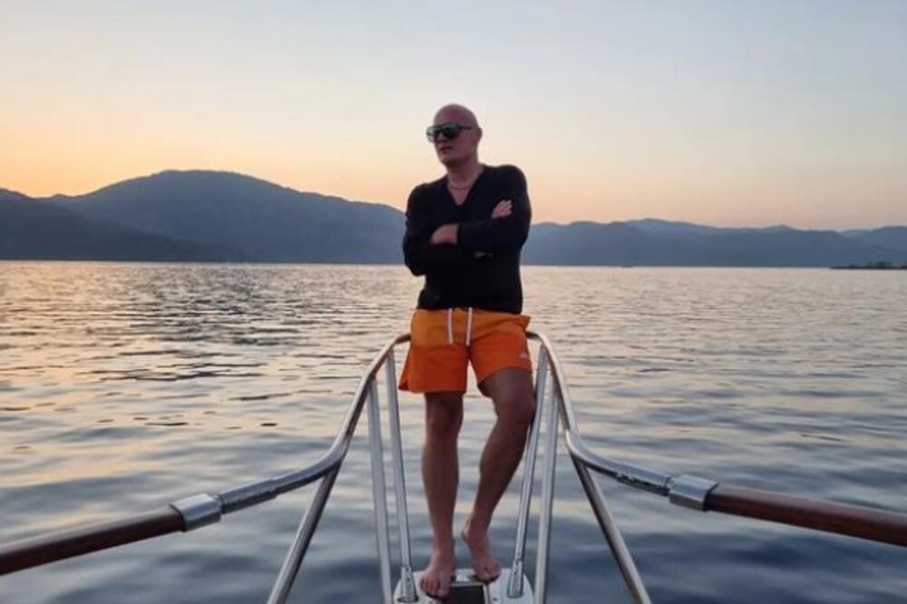 ON JE SRPSKI MOĆNIK KOJI IMA VILU U TURSKOJ OD 900.000 EVRA: Baškari se na JAHTI, a komšinica mu je EMINA JAHOVIĆ!