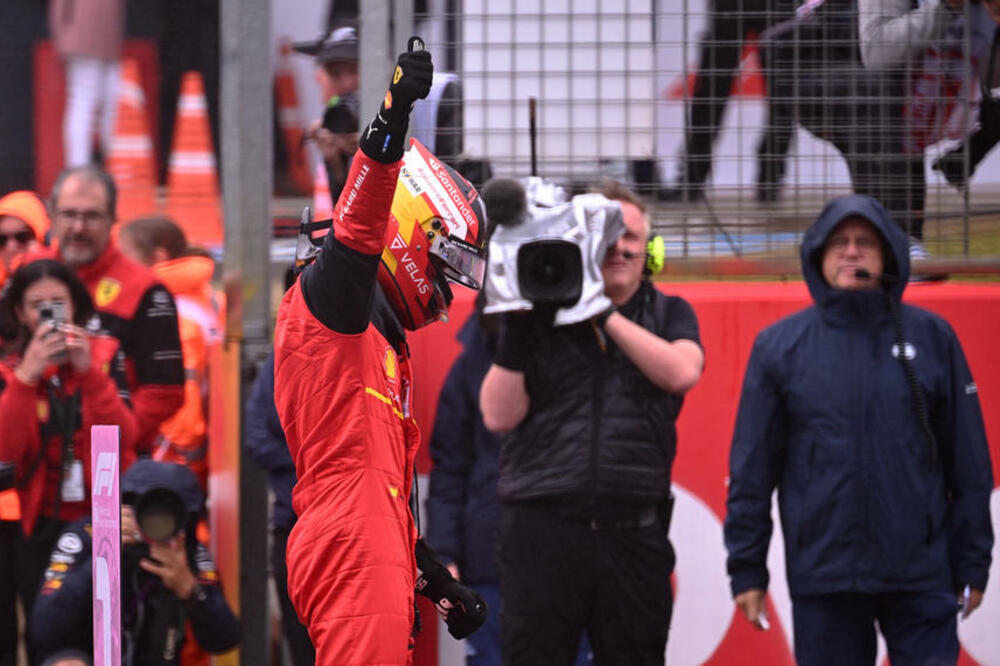 ŠPANAC NAJBRŽI PO BRITANSKOJ KIŠI: Sajnc prvi put do pol pozicije!