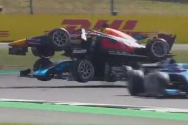 KAKO MU NIJE OTKINUO GLAVU? Užasan udes na trci formule, jedan detalj je sačuvao život vozaču! (VIDEO)