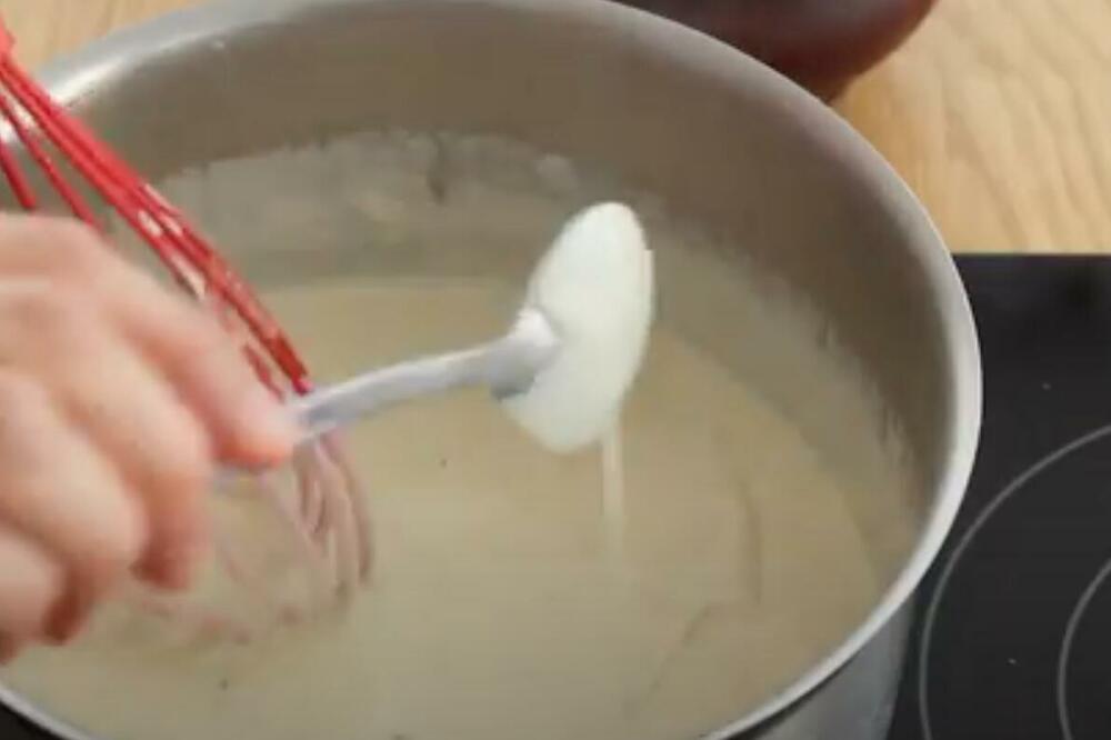 VEĆINA DOMAĆICA PRAVI GREŠKU ZBOG KOJE BEŠAMEL SOS BUDE GORAK: Tajna je u ovom načinu pripreme