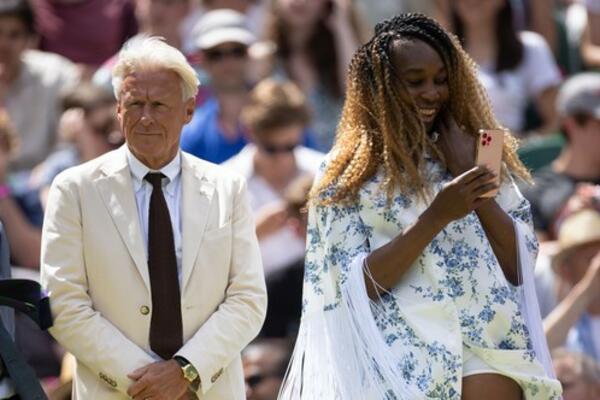 AMERIKANKA OBELEŽILA CEREMONIJU: Zar je Venus Vilijams morala ovako da se (ne) obuče na svečanost Vimbldona? (FOTO)
