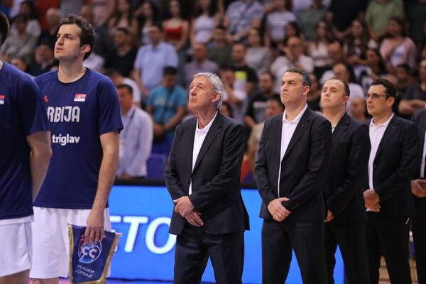 SVETISLAV PEŠIĆ JE ZARĐAO! Legenda bez dlake na jeziku o BRODOLOMU Srbije!