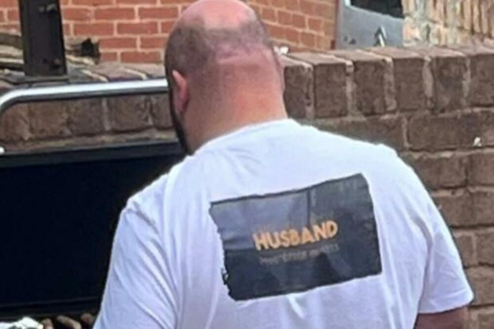 DOZVOLJAVA SUPRUGU DA RADI OVO DRUGIM ŽENAMA, I TO SNIMA: U ovome je NAJBRŽI od svih (FOTO)