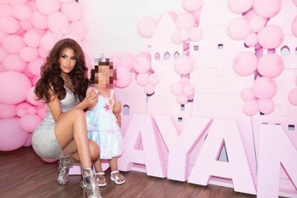 DIDI JANKOVIĆ PROSLAVILA ĆERKIN DRUGI ROĐENDAN: Dekoracija kao iz BAJKE, a mama nikad ZGODNIJA, BOMBA!