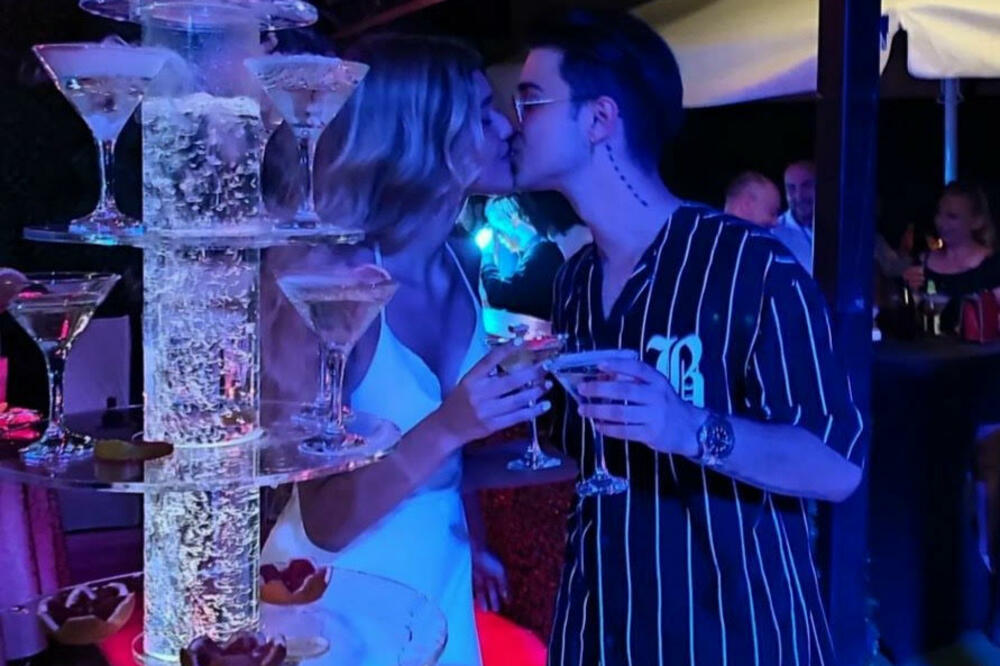 VIŠE NIJE SLATKI KLINAC KOJI ODLIČNO PEVA: David Radosavljević proslavio punoletstvo! (FOTO)