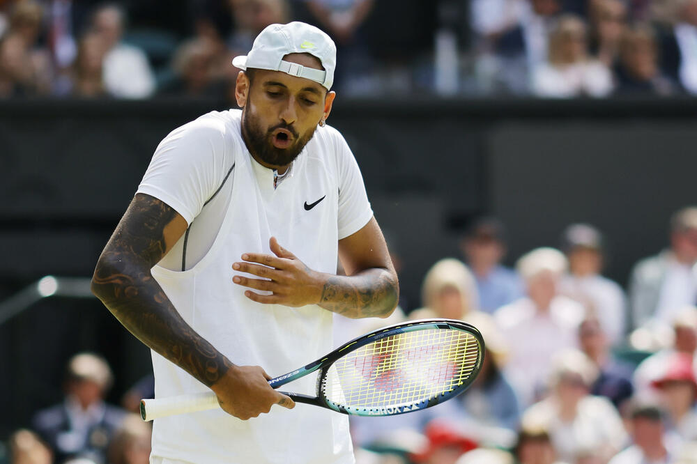 SKANDAL MAJSTOR U ČETVRTFINALU VIMBLDONA! Šou se nastavlja, Amerikanac pao posle drame u 5 setova!