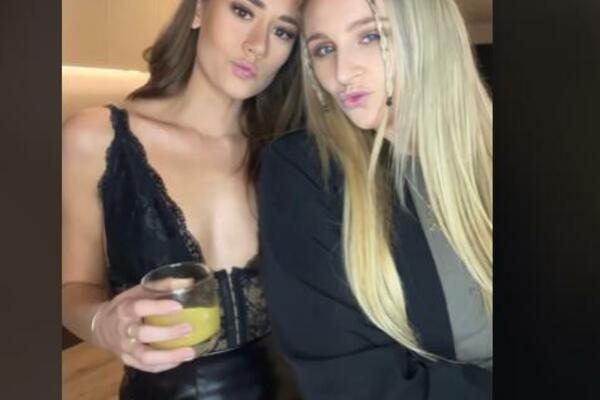 NAJJAČI VIC ZA POČETAK DANA ĆE VAS RASPALKATI OD SMEHA: Plavuša i brineta gledaju vesti...