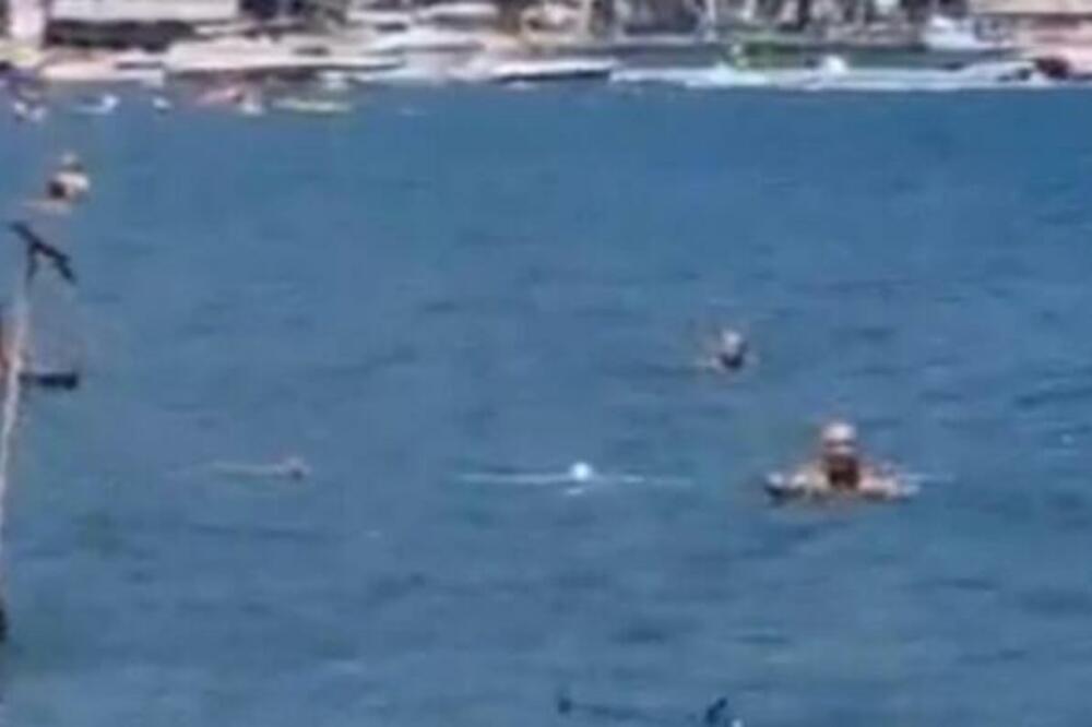 "STRANAC RONI MEĐU KUPAČIMA SA PUŠKOM": Hrvatica se frapirala na plaži, ovo ju je izbacilo iz takta - užas!