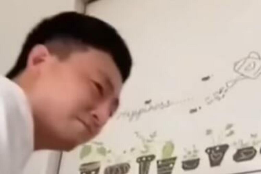 OVAJ KINEZ JE POSTAO HIT ZBOG ONOG ŠTO MOŽE DA URADI U 70. GODINI: Skače i puzi kao ALIGATOR a TEK DA VIDITE OVO