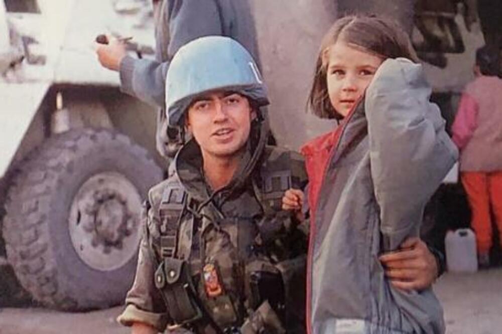 BIVŠI UČESNIK MIROVNE MISIJE U MOSTARU TRAŽI DEVOJČICU SA FOTOGRAFIJE: Nakon 29. godina želi ponovo da je SRETNE!