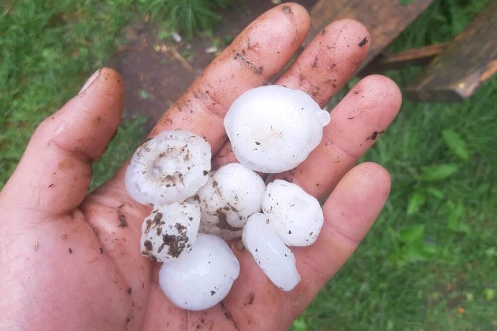 OGROMAN GRAD POKOSIO PRIJEPOLJE: Olujno nevreme nije poštedelo ni SELA u okolini IVANJICE (FOTO)