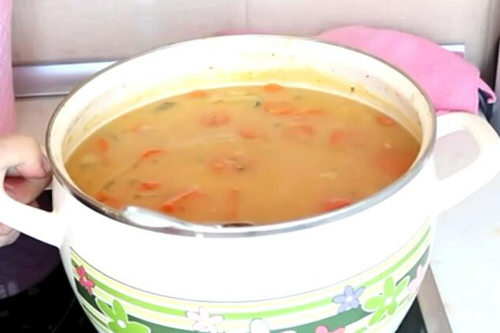 BAKA OTKRILA TAJNU POSNOG PASULJA SA POVRĆEM: Nema ništa ZDRAVIJE i UKUSNIJE od OVAKVE ZAPRŠKE (RECEPT)