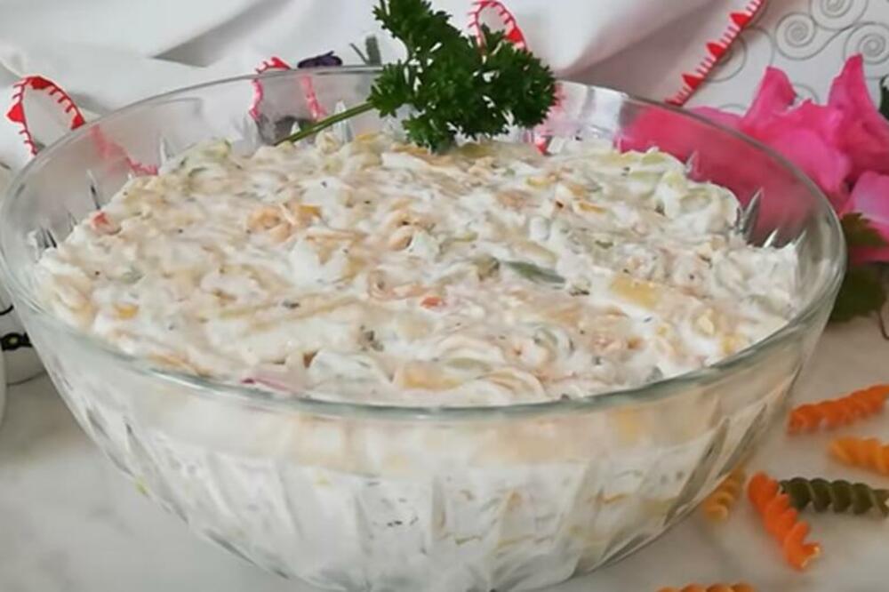 SRBI, OVO JE NAJKREMASTIJA SALATA SA PILETINOM: Ovakav OBROK niste ni ZAMIŠLJALI, ceo DAN ĆETE BITI SITI (RECEPT)