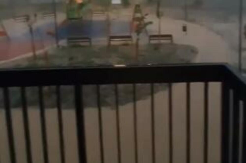 EVAKUACIJA GRAĐANA U ZEMUNU, INTERVENISALI VATROGASCI I POLICIJA: Kiša i olujni vetar PARALISALI Beograd! (FOTO)