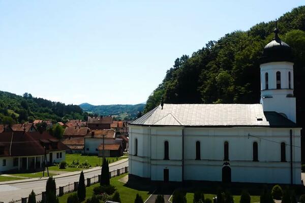 Prodaje se kuća iz perioda pre Drugog svetskog za sitne pare: Uz nju ide i 8,5 ari placa, ima i struju i vodu