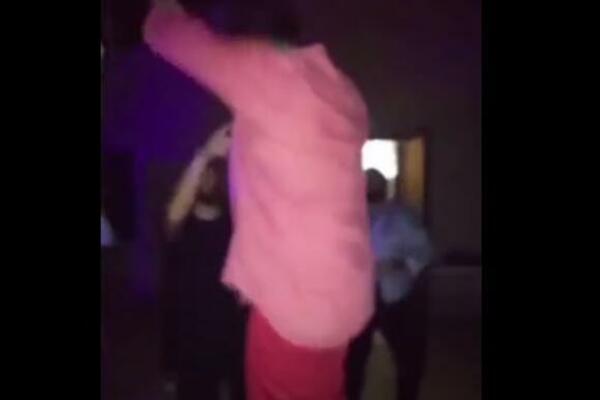 PEVAČ SLAVIO ROĐENDAN A ONDA SE DESIO HOROR KOJI ĆE SVI ZAUVEK PAMTITI: Ljudima se sledila krv u žilama (VIDEO)