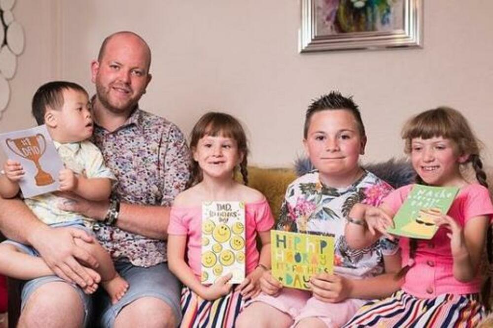 DA LI JE ON NAJBOLJI OTAC IKADA? Usvojio PETORO dece sa POSEBNIM POTREBAMA, o NJIMA ima samo reči HVALE! (FOTO)