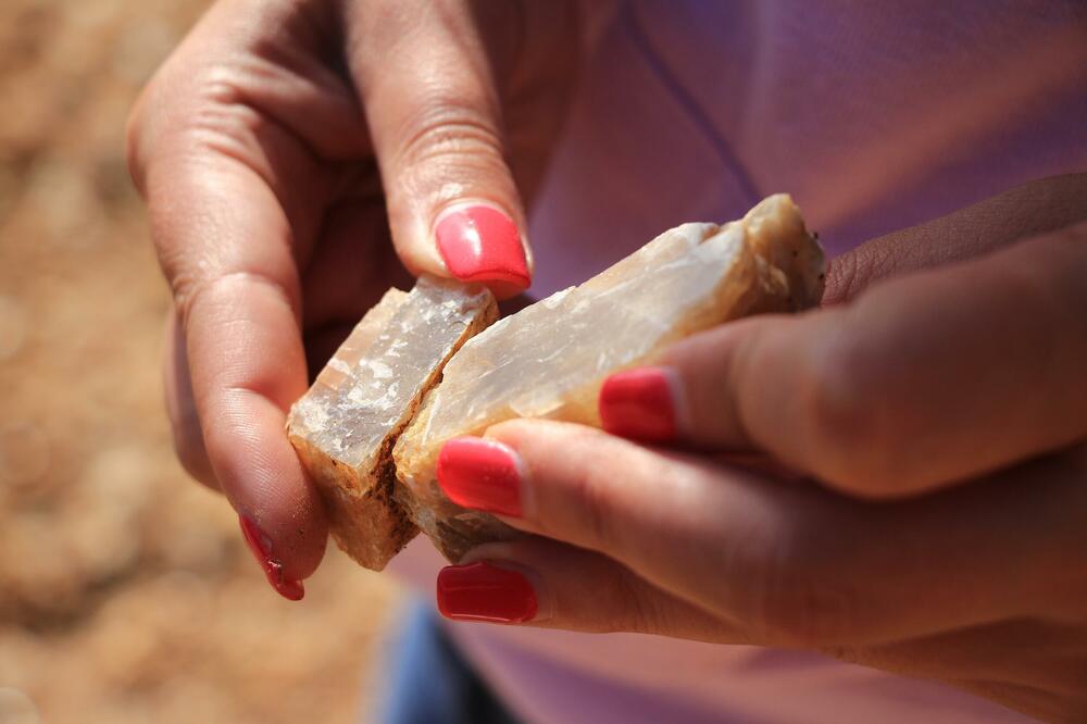 DEO SRBIJE KOJI JE BOGAT POLUDRAGIM KAMENJEM: Pogledajte samo šta MEŠTANI PRAVE OD NJEGA, FASCINATNO