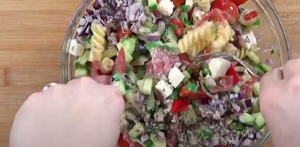 Salata sa testeninom i povrćem