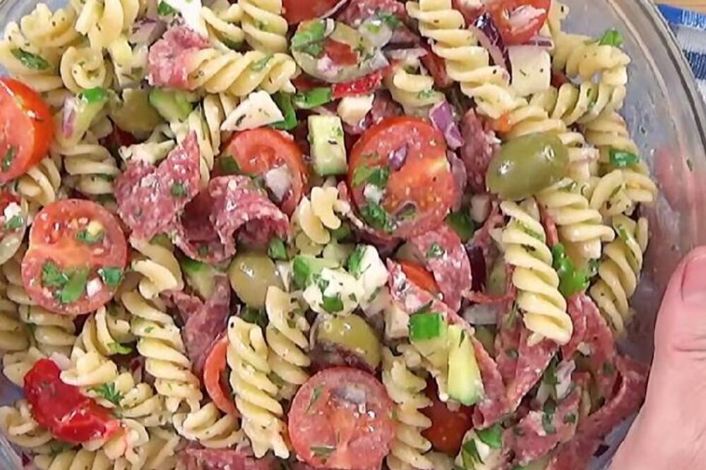 OVU ZDRAVU SALATU SA TESTENINOM I POVRĆEM TREBA DA JEDE SVAKI SRBIN: Meso VAM NE TREBA, zbog OVOGA ćete BITI SITI